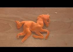 Enlace a Haciendo arte pelando mandarinas