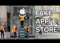 Enlace a Crean una falsa Apple Store y logran que la gente entre a por su iPhone X