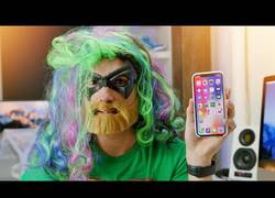 Enlace a Intenta engañar el sistema de reconocimiento facial del iPhone X (Face ID) y esto es lo que pasa