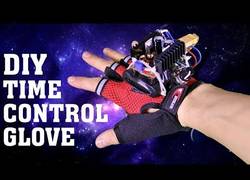 Enlace a Este estudiante ruso ha creado un guante que para el tiempo