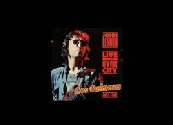Enlace a El vídeo de John Lennon tocando cumbia que está dando la vuelta al mundo