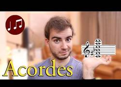 Enlace a Este experto en música explica de manera sencilla que es un acorde