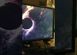 Enlace a Llevaba varios meses con ese fondo de pantalla hasta que vio lo que se escondía