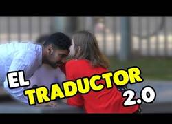 Enlace a Estos tíos fingen no hablar español para gastarse unas bromas con unos altavoces 