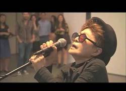 Enlace a John Lennon murió en paz al saber lo que iba a cantar Yoko Ono en un futuro