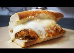 Enlace a El bocadillo definitivo de pollo a la parmesana