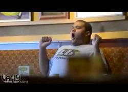 Enlace a ¿Los sordos pueden distinguir los gritos de los bostezos?