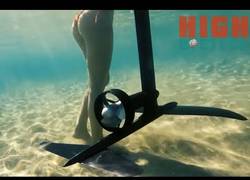 Enlace a La tabla que te hace surfear flotando sobre el agua