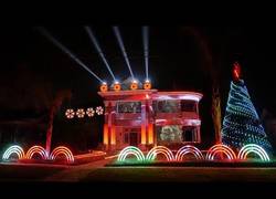 Enlace a El alucinante show de luces navideño con una ambientación de Star Wars