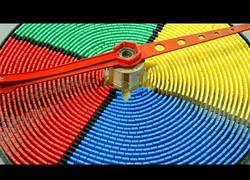 Enlace a La increíble tarea de montaje de un gran efecto dominó de 250.000 fichas