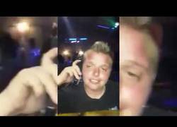 Enlace a Intentar hablar por teléfono en una discoteca nunca es fácil