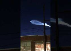 Enlace a SpaceX lanzó al espacio satélites y así se veía desde la noche de Los Ángeles