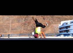 Enlace a Este tío crea la habilidad definitiva con el balón de fútbol