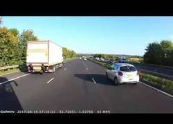 Enlace a El epic win de este conductor al frenar perfectamente tras presenciar un accidente