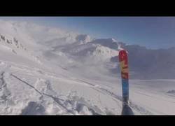 Enlace a Pierde un esquí cuesta abajo y su localización es prácticamente ya imposible