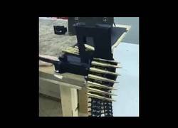 Enlace a Así funciona el cargador de esta poderosa arma rusa