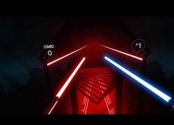 Enlace a Diseñan un videojuego musical a golpe de sable láser con realidad virtual