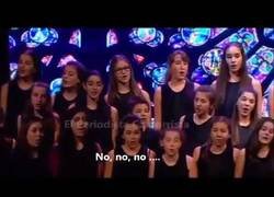 Enlace a El coro de los niños adoctrinados en Catalunya