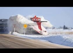 Enlace a No es tarea fácil llevar un tren con nieve de por medio