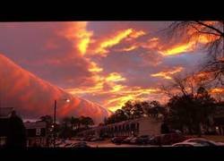 Enlace a La enorme nube en forma de tubo que cubrió la Ciudad