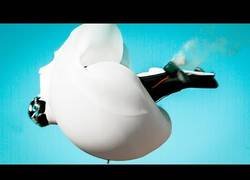 Enlace a Las habilidades totalmente brutales de esta persona con su traje-ala que te dejarán sin aliento