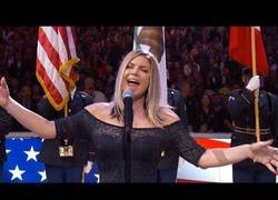 Enlace a Gran polémica por la forma en la que interpretó Fergie el himno de Estados Unidos