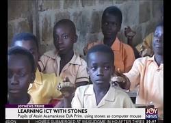 Enlace a La precaria forma en la que los niños de Ghana estudian informática en las escuelas