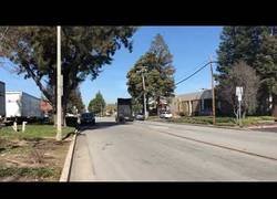 Enlace a Graban la increíble aceleración del camión Tesla