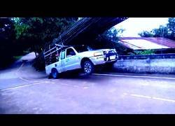 Enlace a Igual es demasiado bambú para éste coche