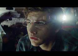 Enlace a Otro avance de 'Ready Player One' donde se puede comprobar que Steven Spielberg lo ha vuelto a hacer