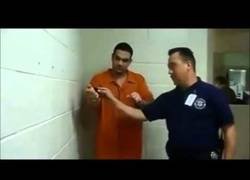 Enlace a La técnica para romper unas esposas sin usar herramientas cuando las tienes puestas