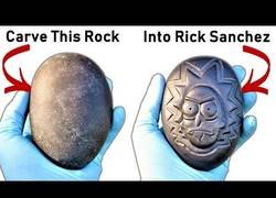 Enlace a Obra de arte: Graban un Rick en una piedra