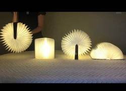 Enlace a Inventan un libro que si lo abres se convierte en lámpara