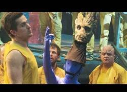 Enlace a Sale a la luz como se ven realmente las películas de Marvel sin efectos especiales