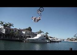 Enlace a Difícilmente vas a ver alguien sobre una BMX con más clase que esta gente