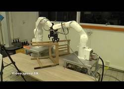 Enlace a Inventan un robot que te mona una silla de IKEA en un visto y no visto
