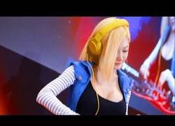 Enlace a Una DJ hace el cosplay perfecto del Androide 18