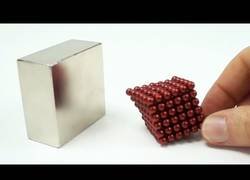 Enlace a La colisión de imanes vista en slow motion