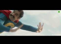 Enlace a Estreno del tráiler de Superlópez, la película del superhéroe protagonizada por Dani Rovira