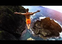 Enlace a La increíble aventura por Hawaii dando saltos por toda la isla