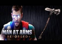 Enlace a Forjan el arma que usa Thor en Infinity War y el resultado es asombroso
