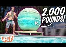Enlace a Creando una esfera en forma de bomba con el tamaño suficiente como para teñir toda una piscina