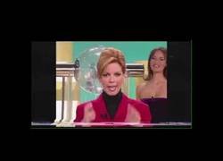 Enlace a Así de bien suena la intro de la segunda temporada de Paquita Salas, cantada por Rosalía