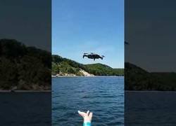 Enlace a No pudo ir a peor poner en funcionamiento este drone en alta mar