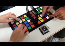 Enlace a El juego basado en el cubo de rubik listo para jugar con dos personas