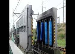 Enlace a Comparan la tecnología occidental y la tecnología india para lavar un tren