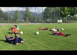 Enlace a Este grupo de niños ha practicado la jugad estrella de Neymar en el Mundial de Rusia