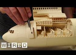 Enlace a El avión totalmente tallado y hecho con papel