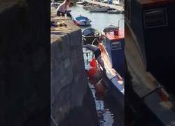 Enlace a La peor forma de bajar de bajar a un barco