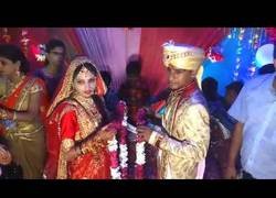 Enlace a La novia de esta boda terminó harta del tipo de su izquierda y menuda bofetada le mete